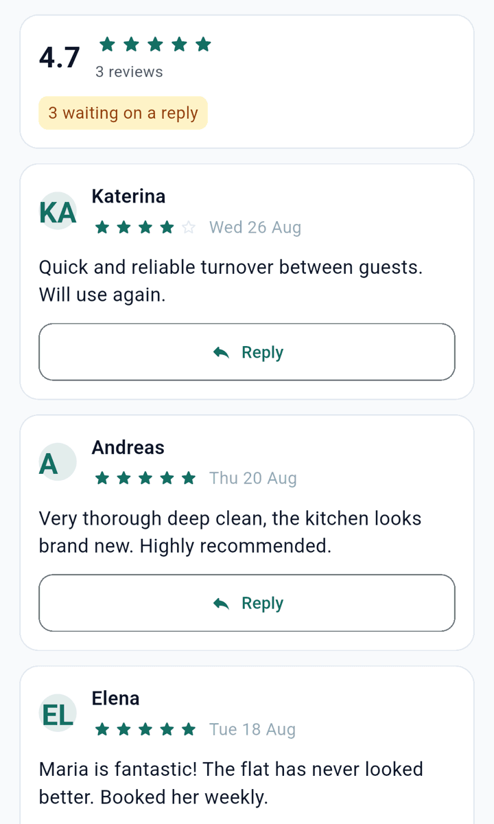 The reviews screen showing a rating average and a reply button on each review